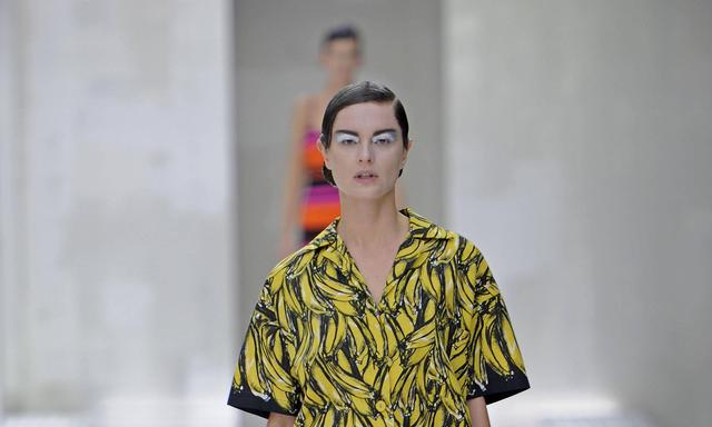 Stilkolumne Mode Exotik mit Bananen ein problematisches Motiv DiePresse